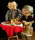 Réalisation des têtes des marionnettes en mousse.